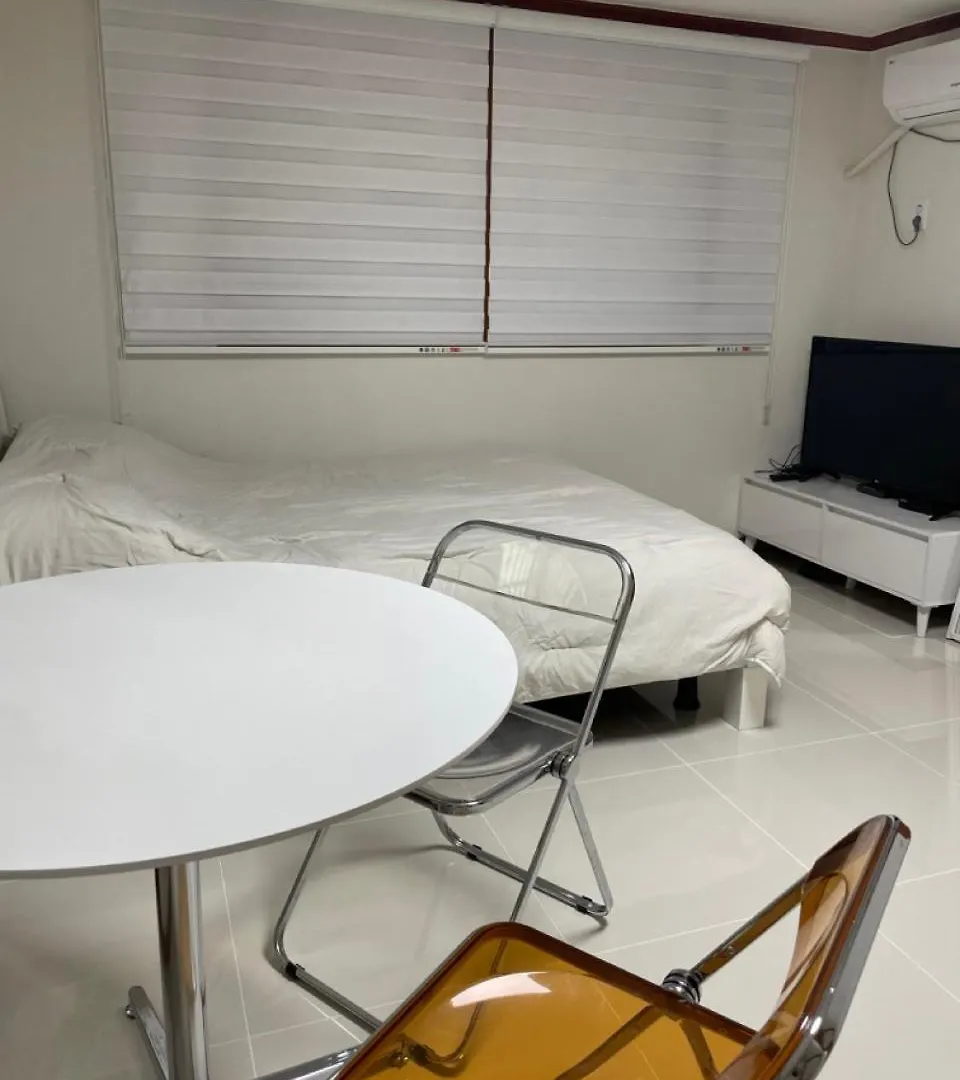 Quiet And Spacious 1-Bedroom Apt In Gangnam ソウル特別市 0*,  韓国