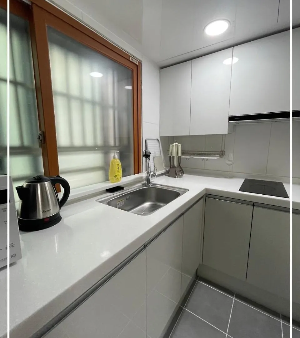 アパート Quiet And Spacious 1-Bedroom Apt In Gangnam ソウル特別市