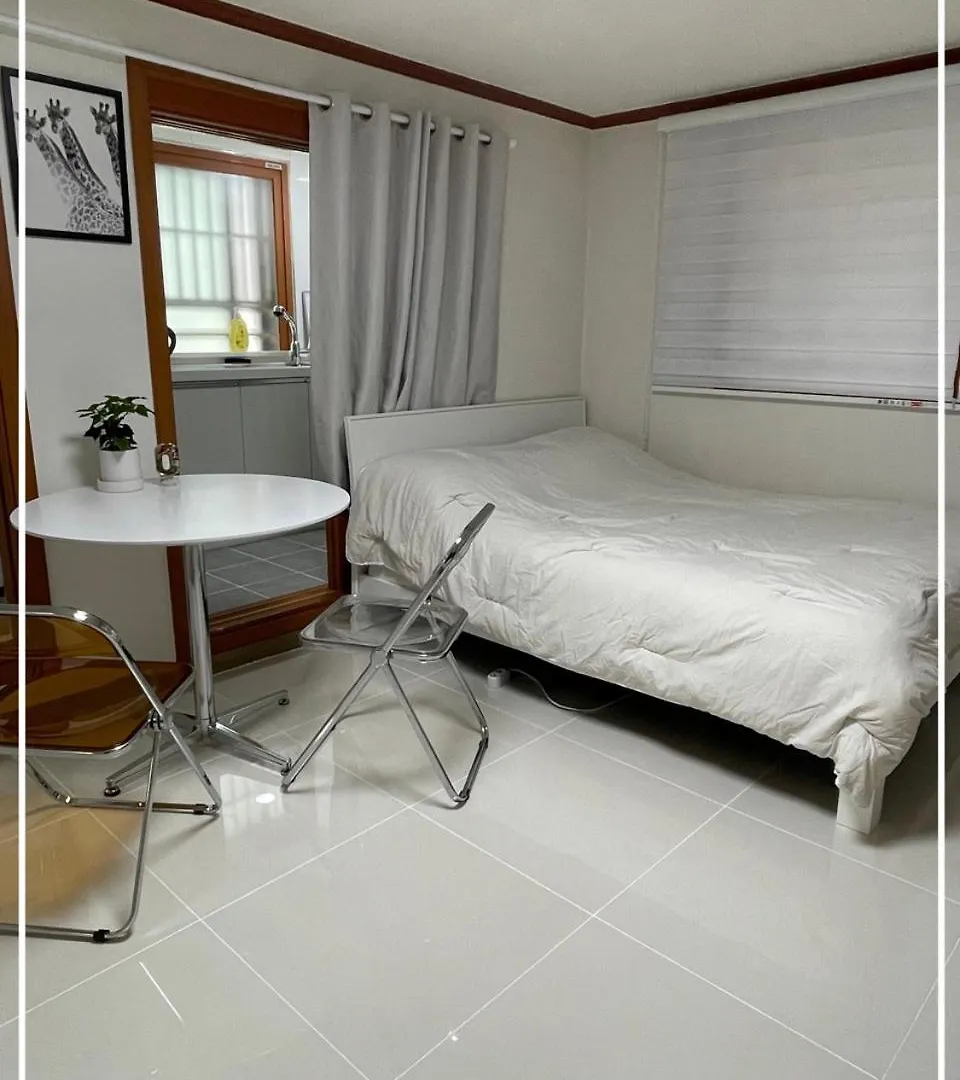 דירה סיאול Quiet And Spacious 1-Bedroom Apt In Gangnam קוריאה הדרומית