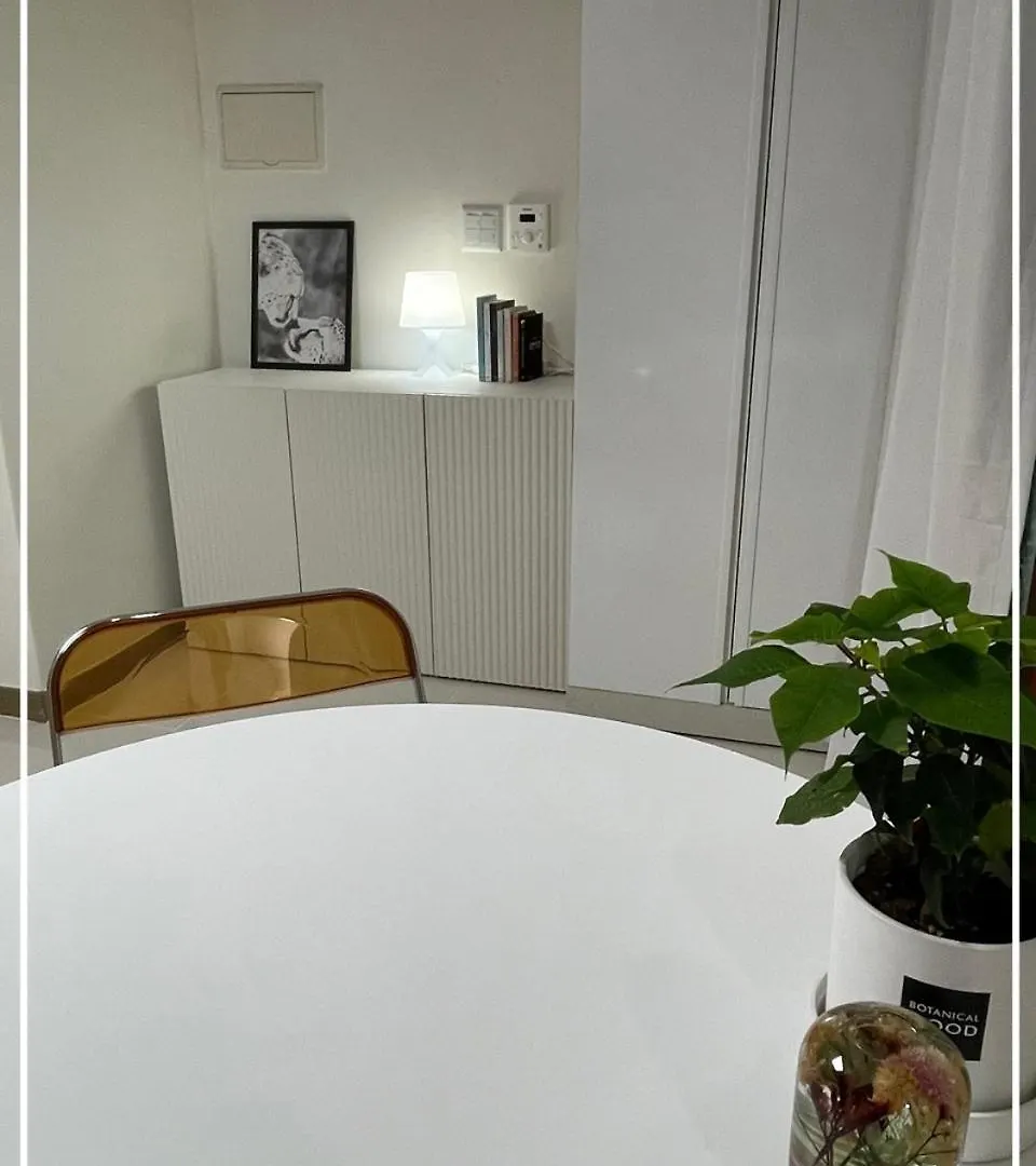 Quiet And Spacious 1-Bedroom Apt In Gangnam Seoel Appartement